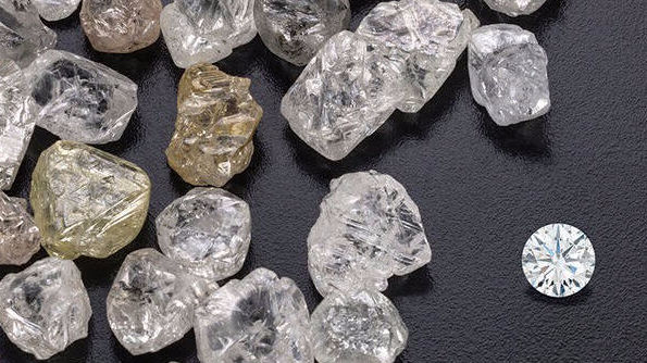 Custom jewelry design in gold with diamond gemstones