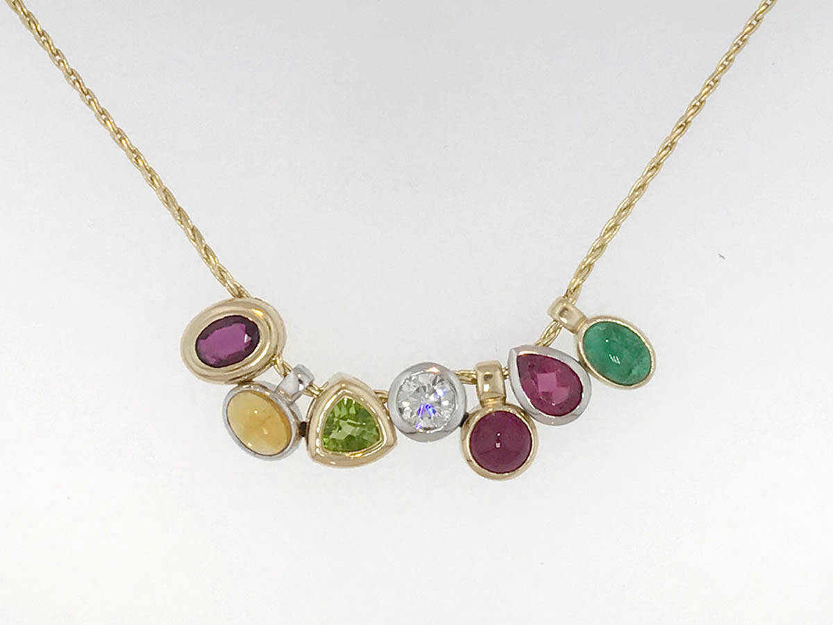 Custom Design Gold Saphire Necklace